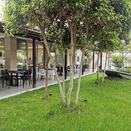 Hotel Pelikan ดิวิยาเกอ ภายนอก รูปภาพ