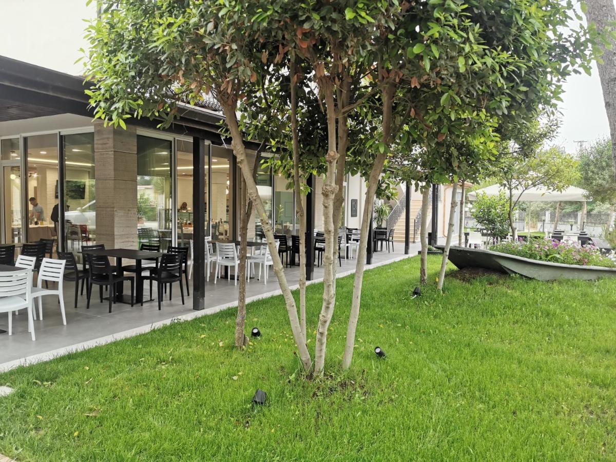 Hotel Pelikan ดิวิยาเกอ ภายนอก รูปภาพ