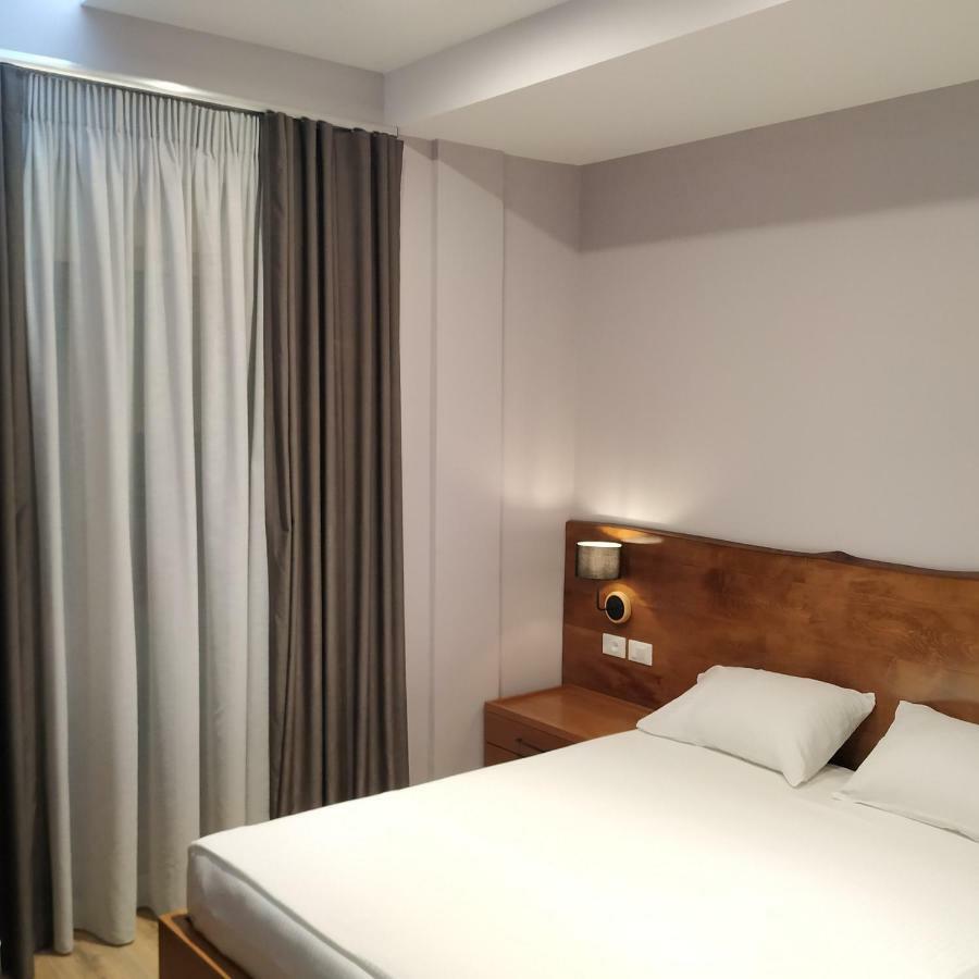 Hotel Pelikan ดิวิยาเกอ ภายนอก รูปภาพ